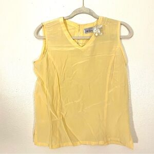 NEW Bill Blass Blassport Butter Yellow 100% Silk Shell Top Back Button Size L